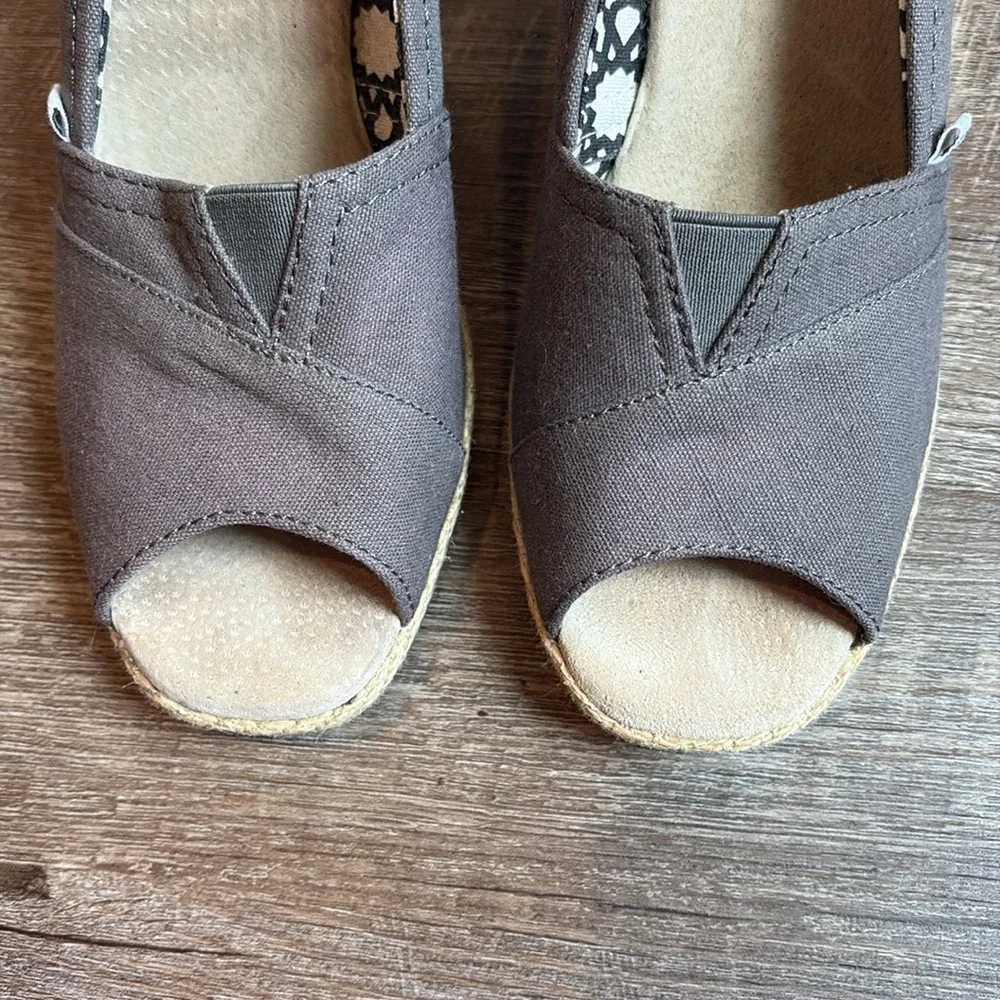 TOMS Calypso Wedge Canvas Sandals Women’s 10 Grey Peep Toe Espadrille Heels